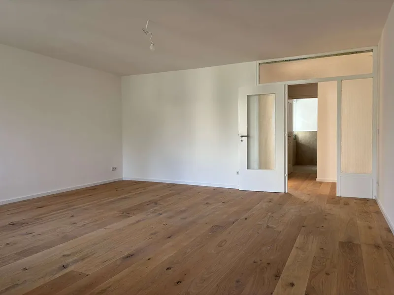 Modernes Wohnen in Zehlendorf – vollständig modernisierte 2,5-RWE mit 2 Balkonen & neuer EBK — photo 1
